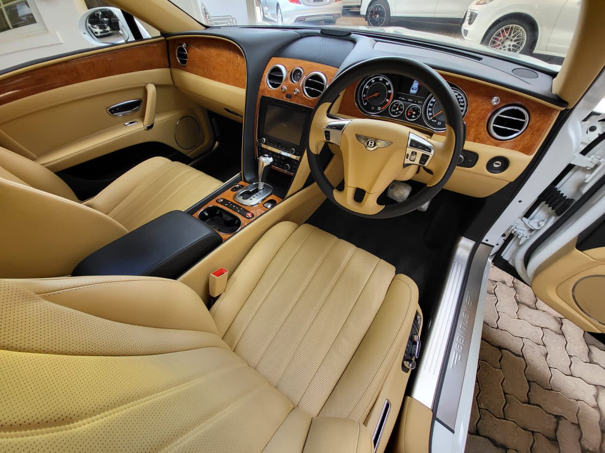 Autoboxmotor's tweet photo. Bentley flying spur 2015, this beast represents a combination of performance and luxury all in one.
The rear seat offers an exquisite, limousine- like experience, characterised by generous legroom.
For the driver it delivers the power and agility of great performance. https://t.co/jL6eenfkD5