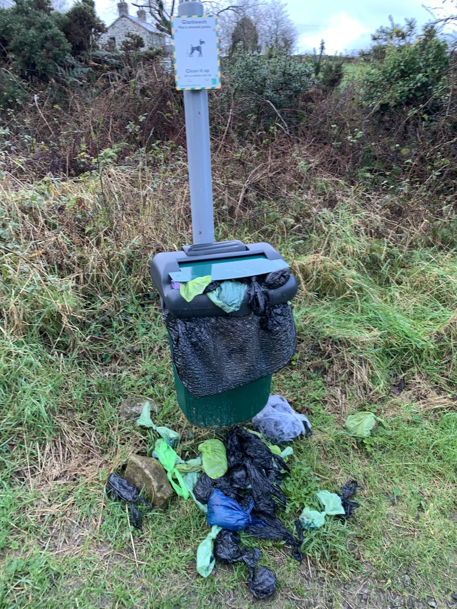 Rhy5_Owen's tweet photo. Angen gwagio hwn @CyngorGwynedd #penbonc #Groeslon https://t.co/Tkl9W5fA5s