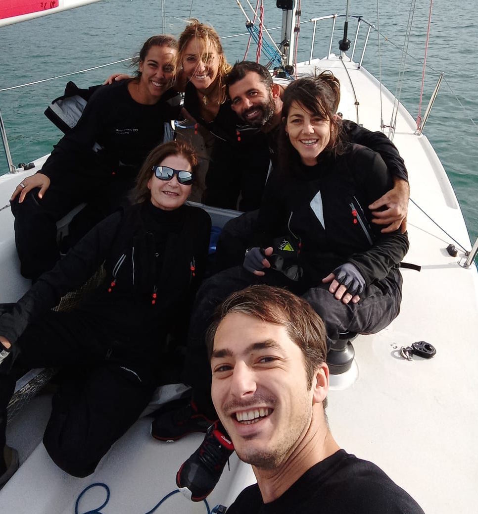 El Central Óptica de Julia Casanueva, con Eva González a la caña gana el #MundialitoJ80 2022.
El podio lo completa el Raitán de Chacho Herrerías y el Etnia Barcelona de Peru Múgica.
#orgulloRCMS