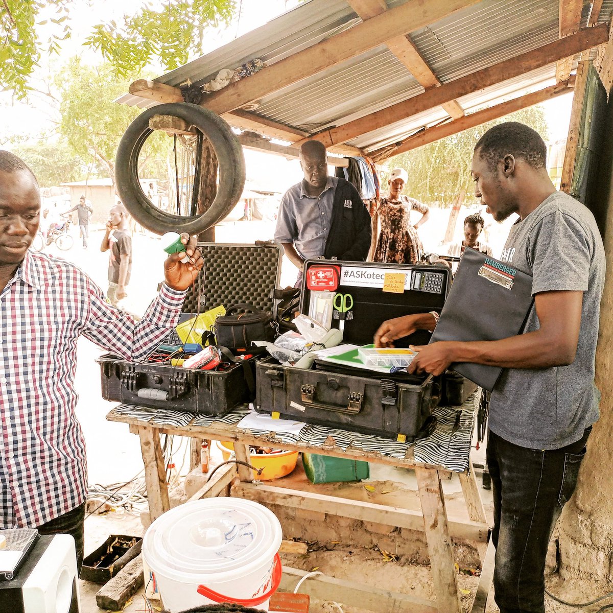 mathduckson's tweet photo. Did you know what an #ASKotec kit is?
#ASKotec means Access to Skills and Knowledge Open Tech Emergency Case is a resource kit for community trainers, created for mobile field-use where there is neither easy power nor internet connectivity such as refugee camps, https://t.co/GmbPsxLwjv