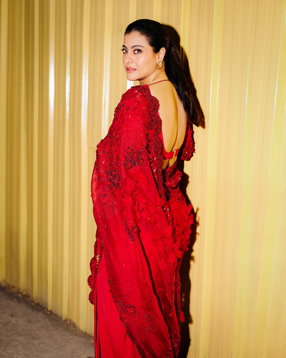 TeamKajol's tweet photo. Have you been able to try the tongue twister as @kajol says? 😍😂

#SalaamVenky releasing on 9th of December. https://t.co/q702UJIkQl