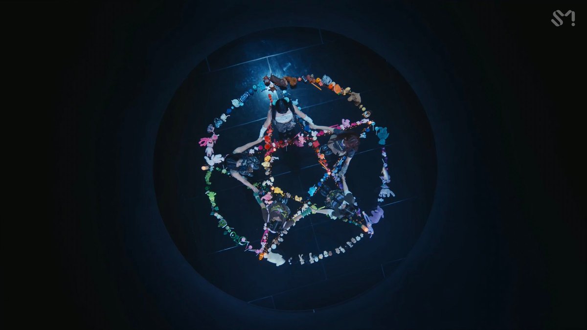 ultseul's tweet image. red velvet absolutely know every joke about them being a cult. and they know that the jokes are correct