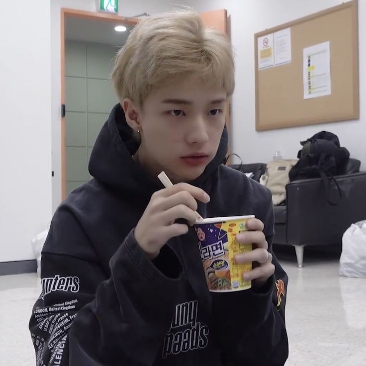 名無し. ″فراخوان‌تاسرنگونی″ tweet media