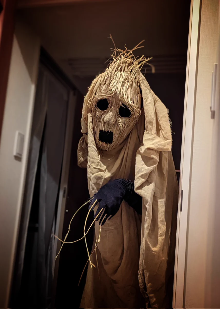 子どもの泣きっ面を拝むために徹夜で自作した異形の面。大人でも怖い！