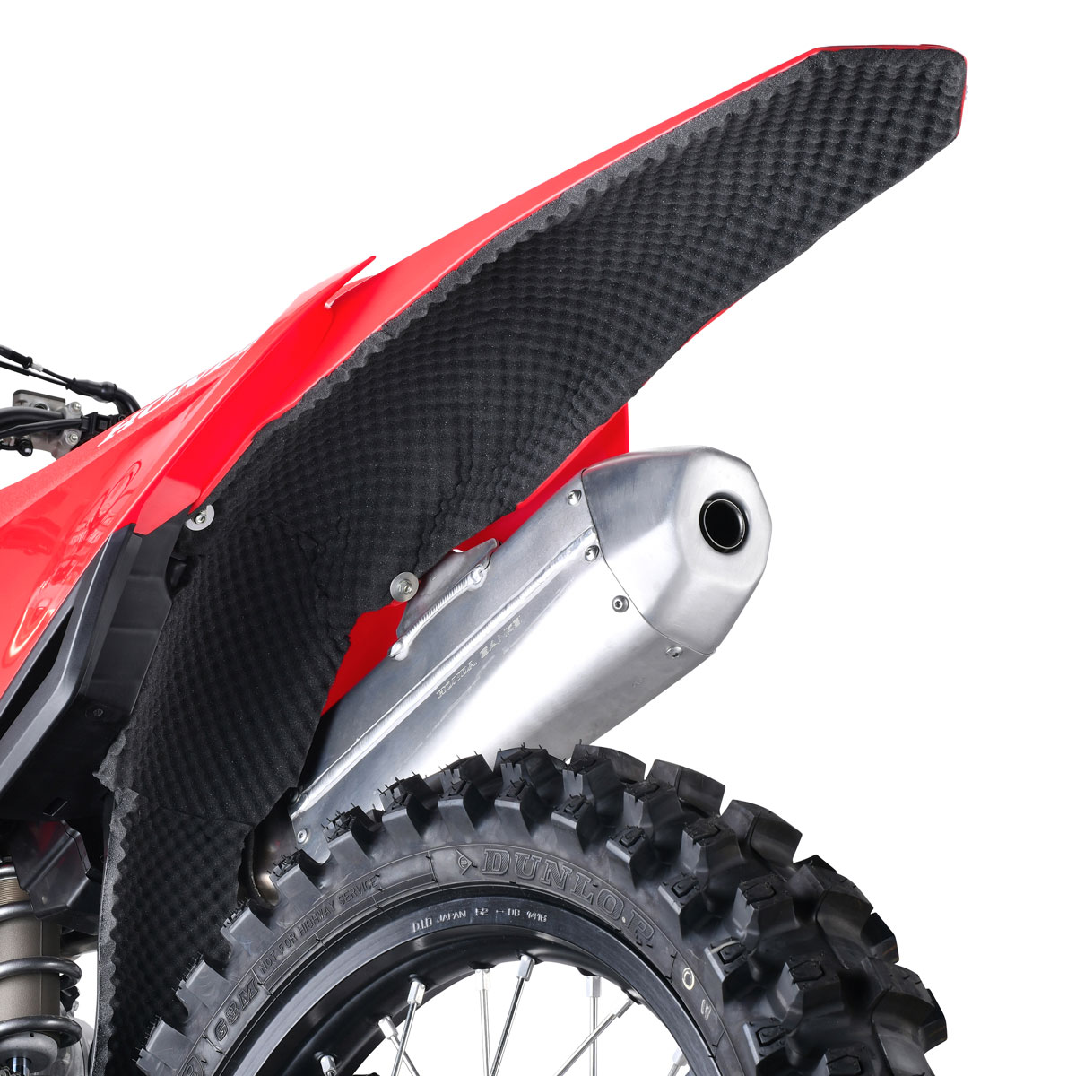 df_moto's tweet photo. 【新商品入荷案内!!】ZETAフェンダーマット入荷❗️
マディ走行時に、フェンダー裏への泥の付着を大幅に減少させる特殊なマット😆☔️🌧️☔️🌧️
貼った場合と、貼ってない場合では20ｋｇ以上も泥の付着が変わる場合も👍👍
https://t.co/ybMnuLTxkq https://t.co/lGeiTUBJNa