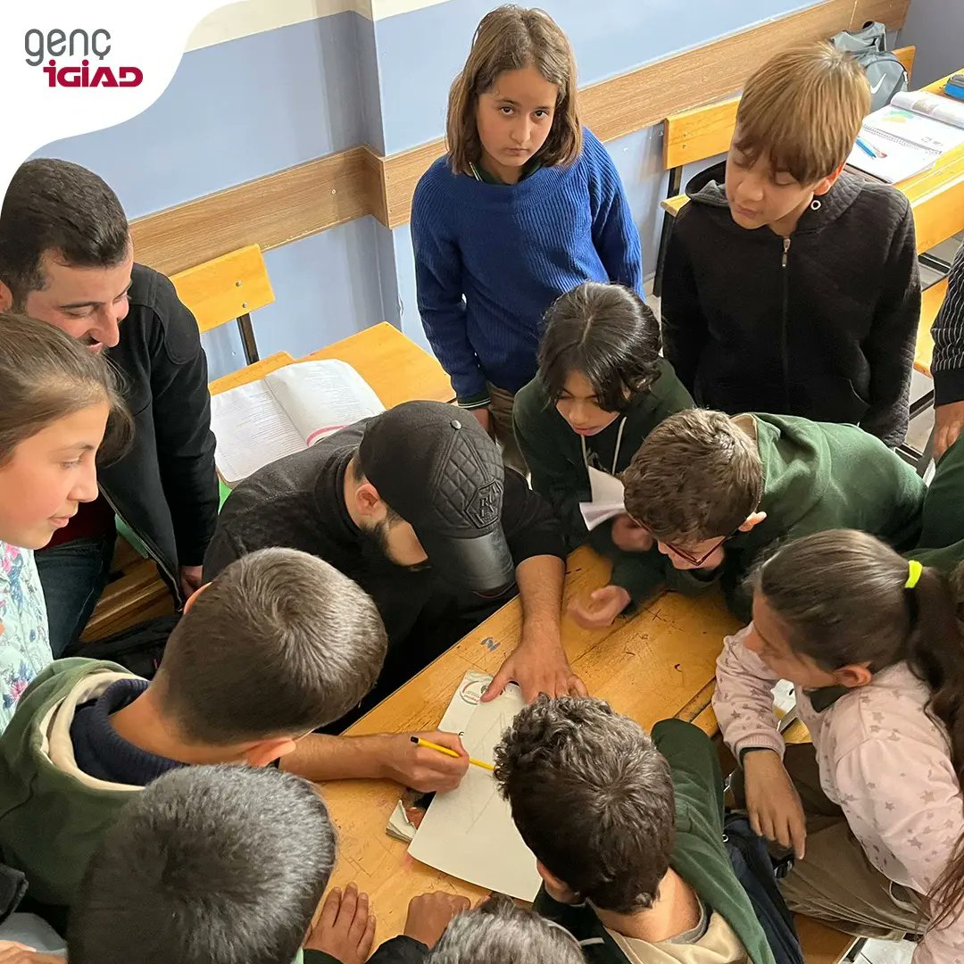 gencigiad's tweet photo. Üçüncü Gönül Bağı Projesi, 10-13 Kasım'da gerçekleşti. Proje kapsamında Van Aliya İzzet Begoviç Ortaokulu'nda kütüphane açıldı.

Bizi ağırlayan @VanilMem Müdürü Hasan Tevke'ye, Halis Keskin'e ve Nasrullah Kapagan'a teşekkürlerimizi sunuyoruz.

#gönülbağı #kütüphane #van #igiad https://t.co/nTmp3E2GNH