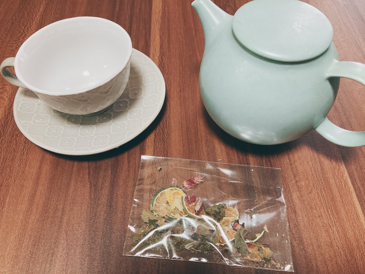 オットに貰った
ハーブティー飲んでみる☕️
