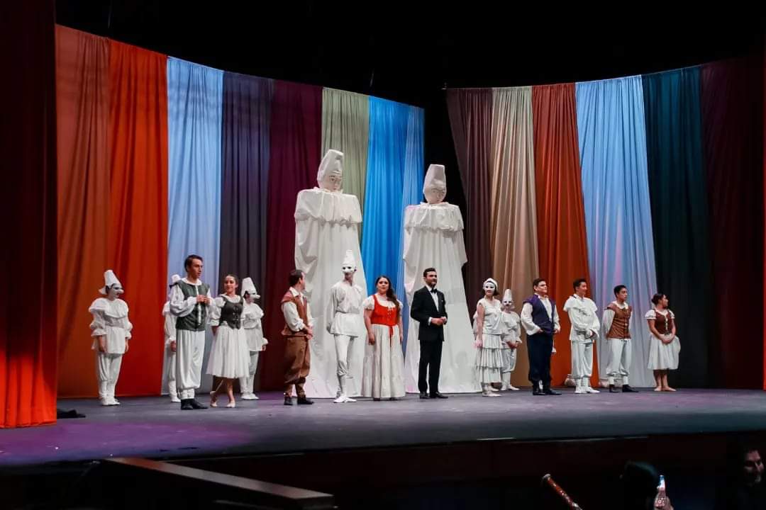 Luego de 11 días extraordinarios, cerramos el <a href="/FestivalDeLoja/">Festival de Loja</a> con más de 200 eventos de carácter local; 22 obras nacionales y 15 internacionales. Agradecemos a la empresa privada, universidades y en especial a la ciudadanía por su gran aporte. 
#ElFestivalEstáEnLoja