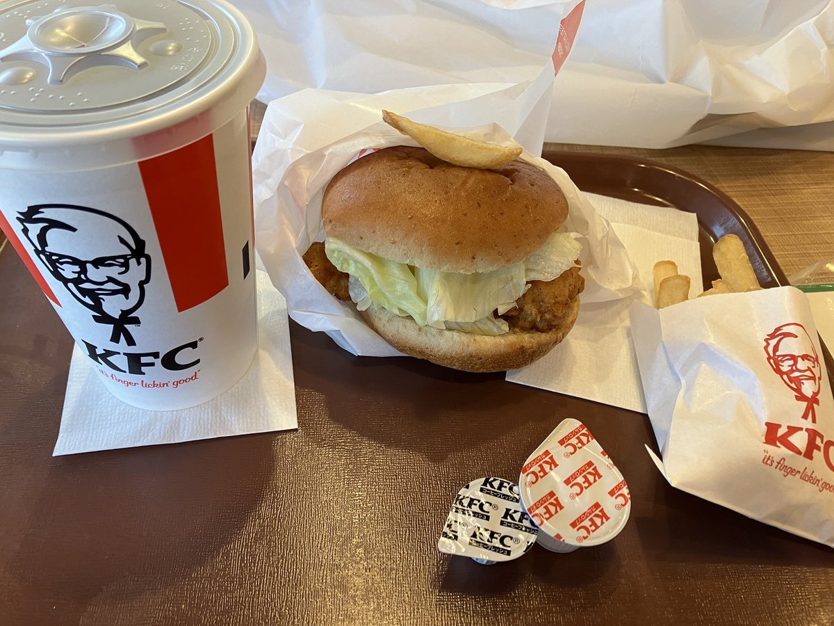 銀行の手続きの為に
久しぶりに外出だか、苦手だ
ケンタッキーに何年ぶりに来店
美味しかったが、こんな感じの味か
忘れてた。
スパイスが決めてかな
