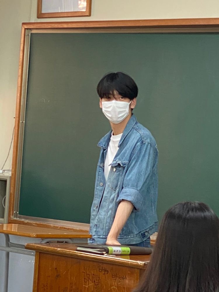 yeIIowjun's tweet photo. // underage , grooming , noncon 🔞🕊️

yeоnjun loved his teacher.

mr. choi was the embodiment of everything a boy his age could ever ask for in a person – he was kind, cheerful, and /really pretty/.

he was a joy to be around. the light of little jjunie’s life. https://t.co/NpxPnYN7ZB