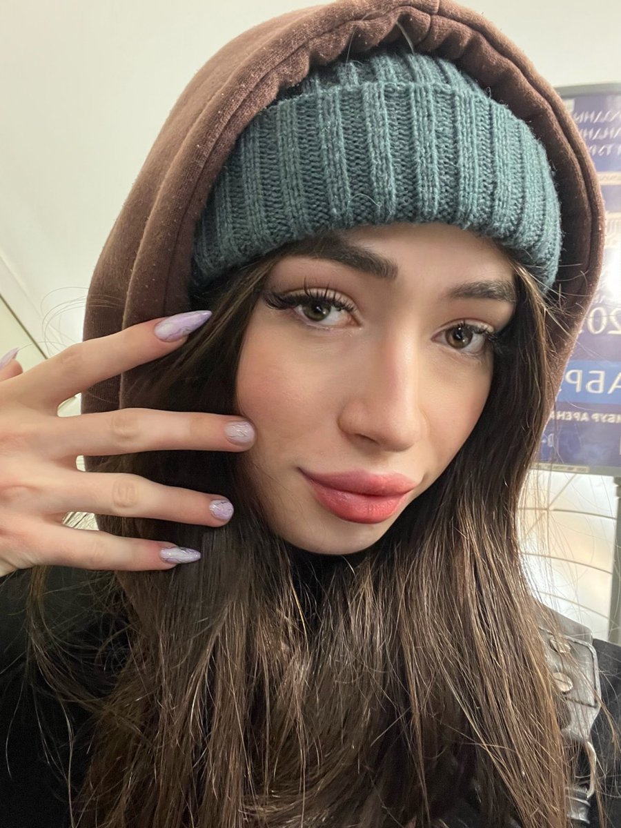 nickierain's tweet photo. bring back the summer( It's very cold, who will warm me?❤️‍🔥 https://t.co/MVafHBlrQH