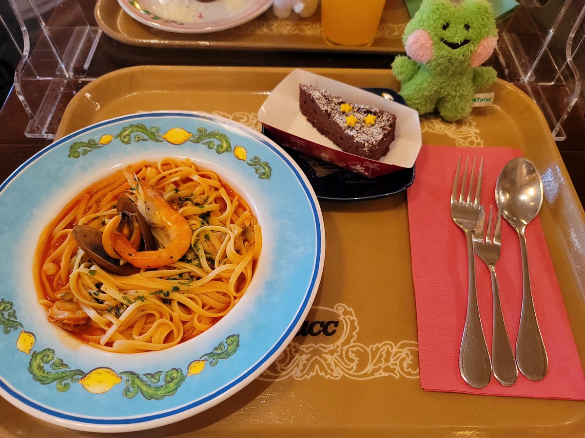 1OO4_seraphic's tweet photo. 명호와 함께하는 디즈니씨🥰🥰 https://t.co/TQdE1vi9tk