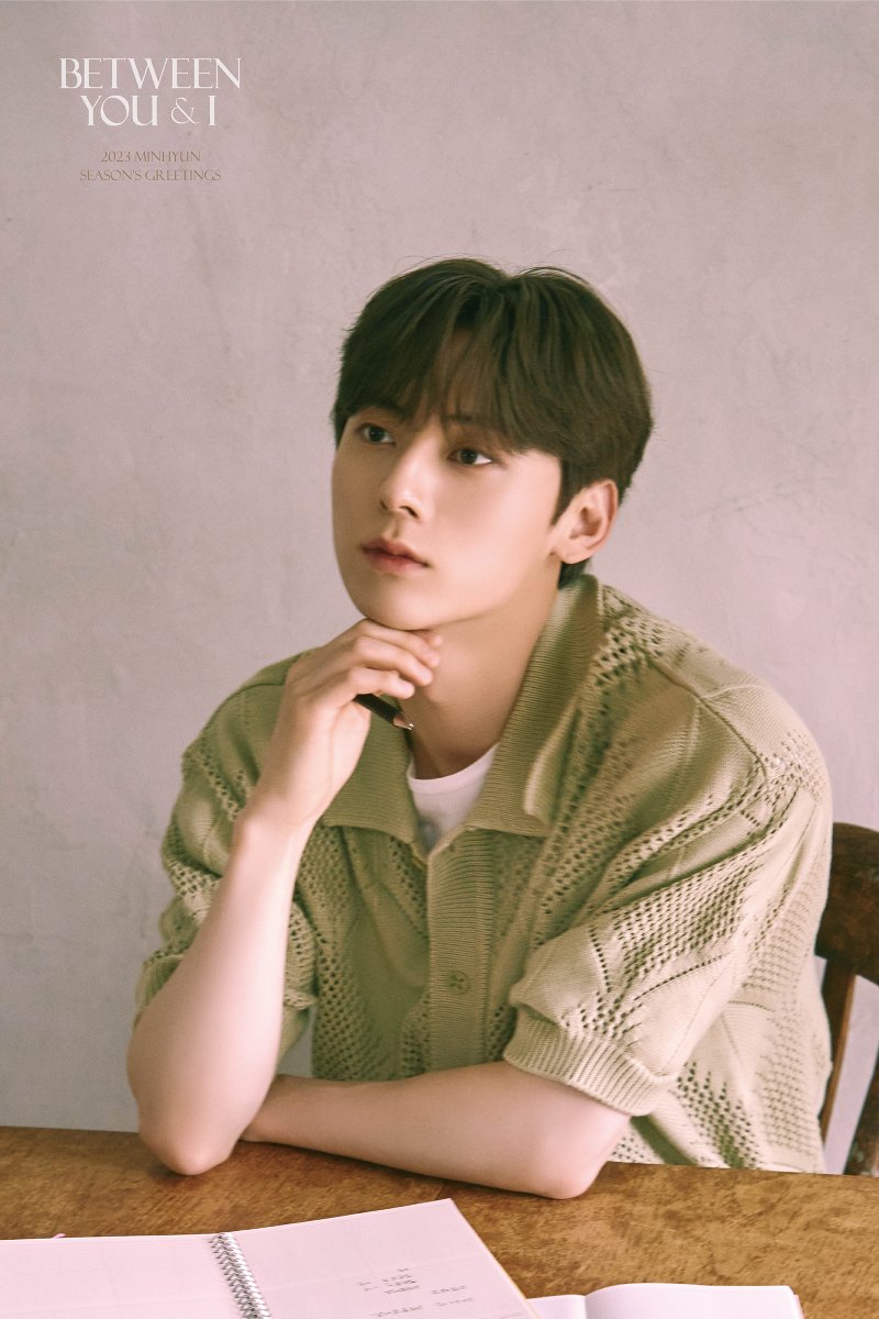 황민현(HWANG MIN HYUN) 2023 SEASON'S GREETINGS PREVIEW Cuts #2 

Release 2022.12.14(Wed)

#황민현 #HWANGMINHYUN #시즌그리팅 #SeasonsGreetings