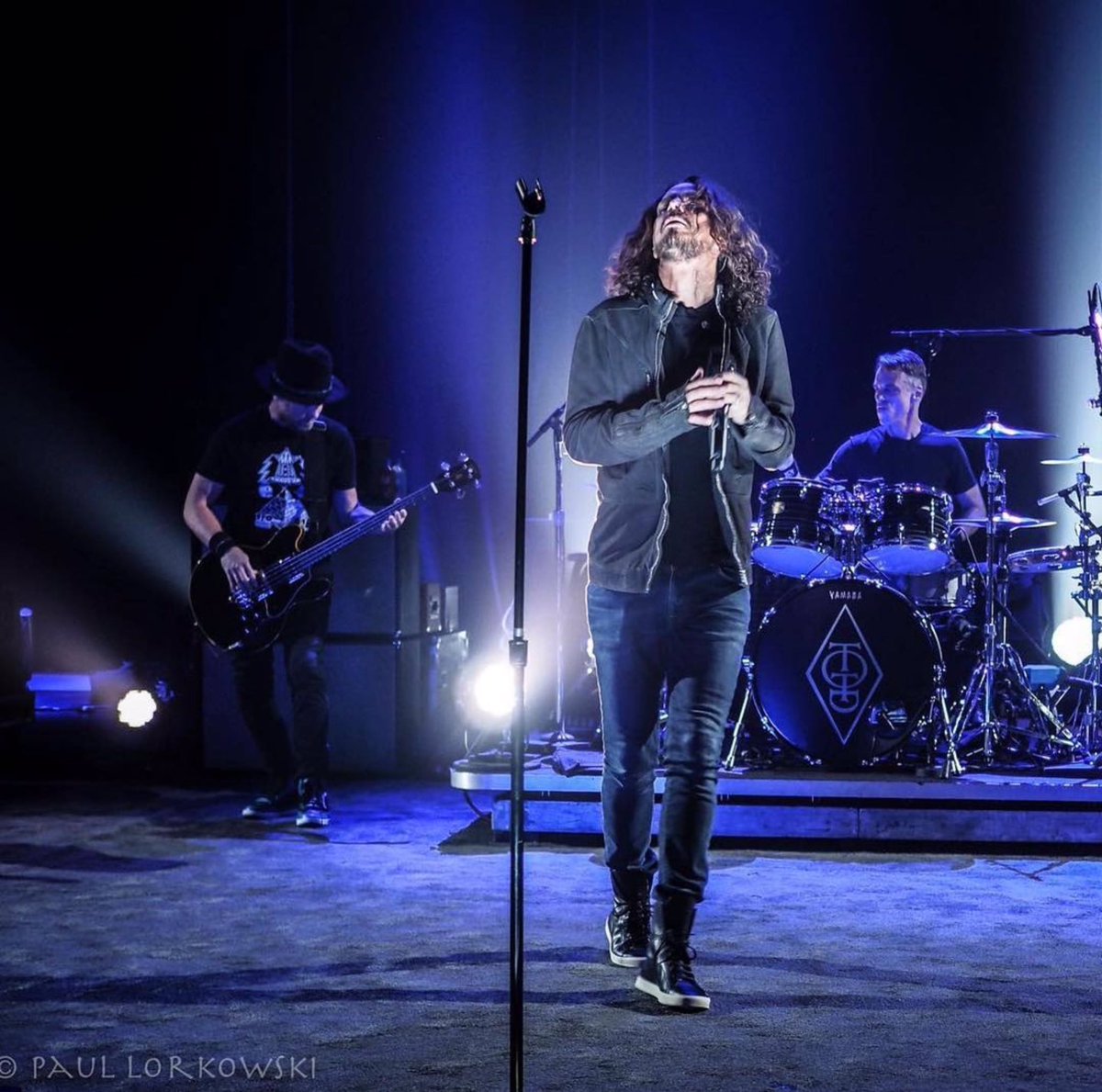 JeffAmentsArmy's tweet photo. #MattCameronWeek
Matt Cameron spoke in 2016, about the @templeofthedog Temple Of The Dog album:
"It was such an emotional record. The music is emotionally jam packed. The lyrics, the music, the performance, it really captured the mood, and the sentiment really well. 1/2 https://t.co/2uUe61iHWR