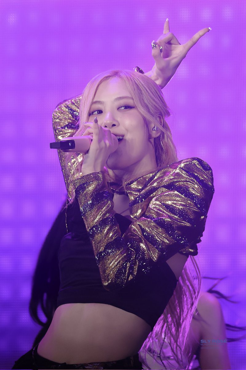 ROSÉ on Born Pink World Tour in Seoul #ROSÉ #로제 #ロゼ #朴彩英