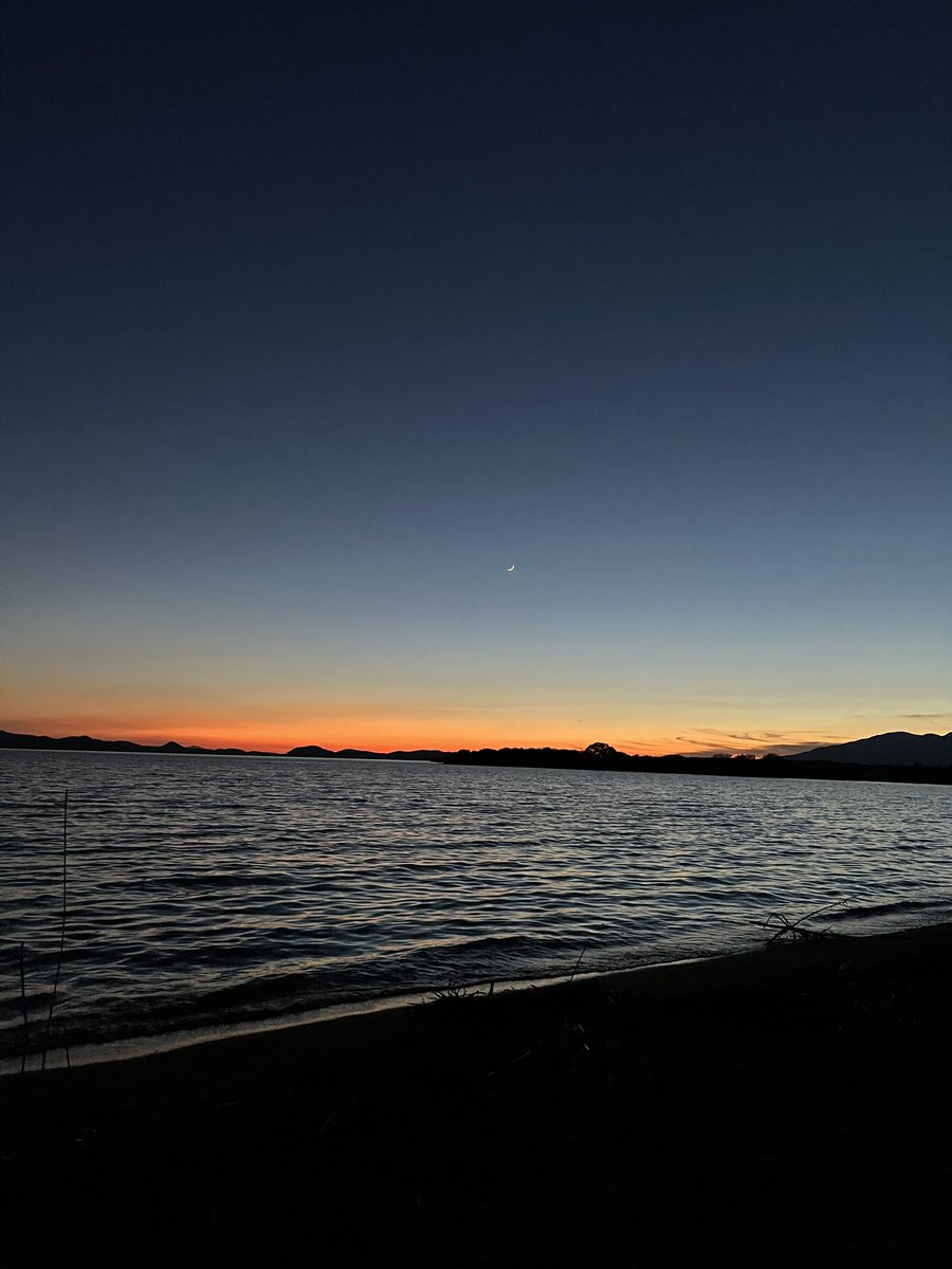 ___sdmrf's tweet photo. ここくるたびにいつか聞いちゃう大好きな場所、慎ちゃんがここの夕日は最近の事を全部どうでもよくしてくれたって言ってくれた場所、慎ちゃんにまた来て欲しいな https://t.co/Cctq2J1sw2