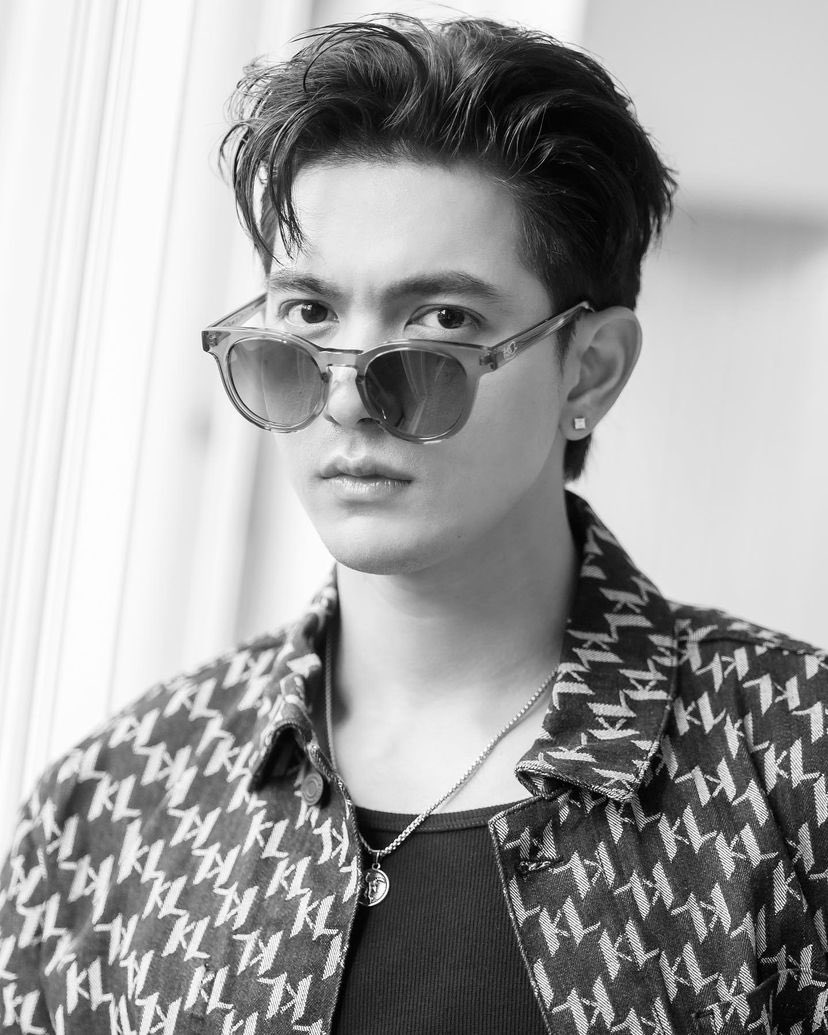 Sasa197723's tweet photo. love u 💕🖤✨
“New Balance Eyewear X Alex face” coming to store soon 🔥
#washingtonopticalgroup
#newbalaneeyewearXalexface
#Teamnewbalance
#เข้มหัสวีร์ #hussaweee https://t.co/T97MyAEgyv