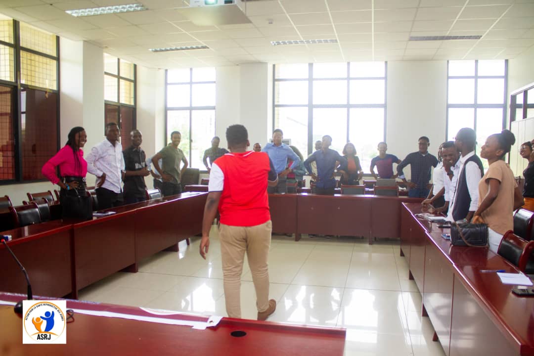 ChrisMbengi's tweet photo. #Retro26: A #Kinshasa,un atelier de renforcement des capacités sur les thématiques SSR a été organisé au cours duquel,il y a une présentation de ASRJ,son fonctionnement et rapport annuel des activités et session sur la lutte contre les Violences basées sur le genre.@Asrjrdcongo https://t.co/iHfMdE4zdY
