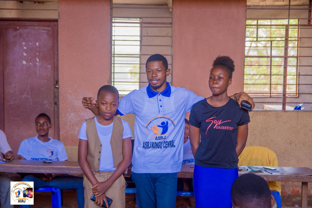 Asrjrdcongo's tweet photo. #Rétro26: Au #Kongo_central, une conférence a été animée sur les conséquences d'une sexualité précoce dans les milieux des jeunes.Après la conférence d'échanges, une élection d'un point Focal ds cette école a été effectué pour faciliter l'accès aux infos fiables SSR.@Asrjrdcongo https://t.co/fxgJmkmhgk