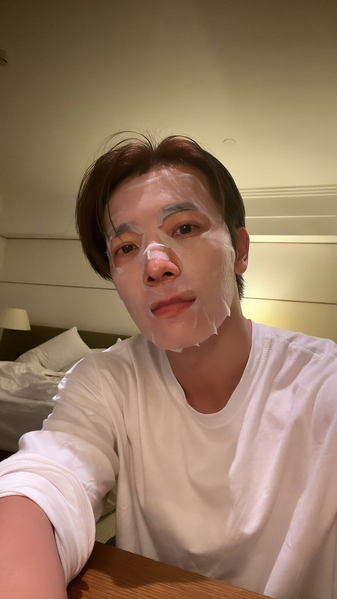1986L_'s tweet photo. Face mask 
#Donghae #SUPERJUNIOR https://t.co/yhqmcDQQdd