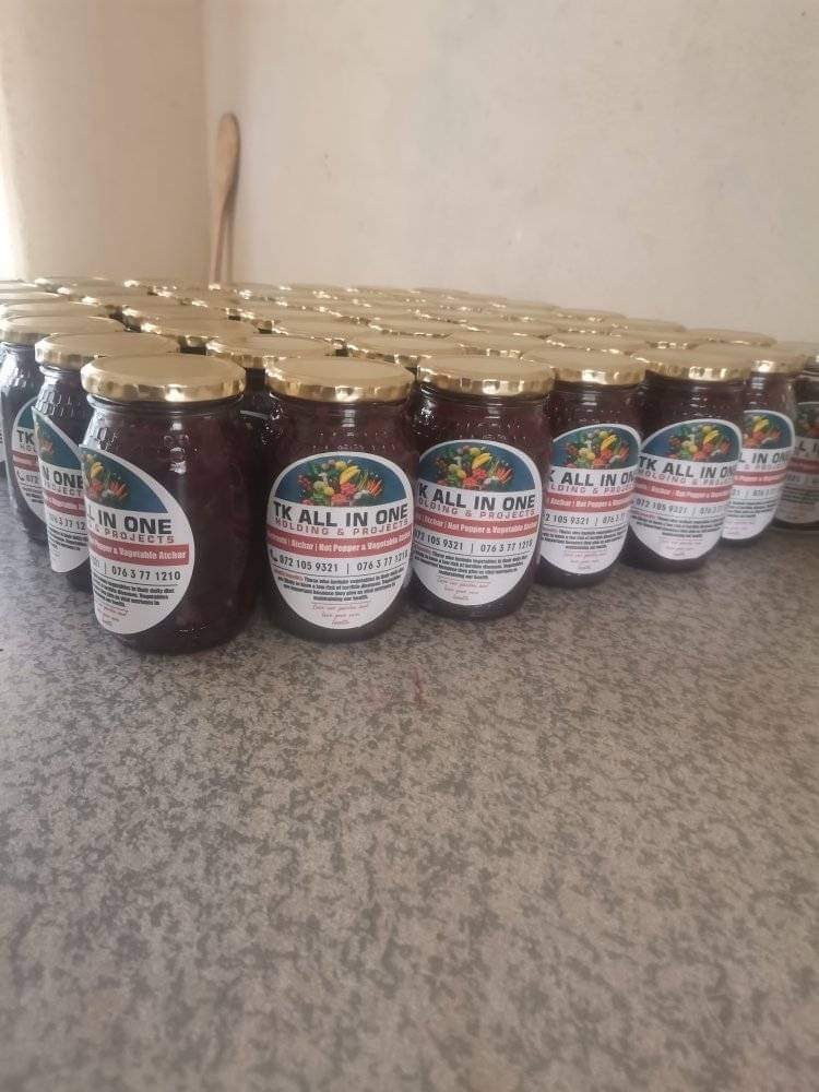 Agric_young's tweet photo. My name is Katishi Ngoepe (25) from Nelly Ga-Malope, Limpopo. I’m a #farmer🧑🏾‍🌾producing vegetables such as beetroot, cabbage🥬, spinach🥬, peppers🫑,tomatoes🍅, &amp; sweet potatoes🍠. I am also processing beetroot &amp; selling it canned in glass tins.
#agribusiness #farming #agriculture https://t.co/949d5KzrO4