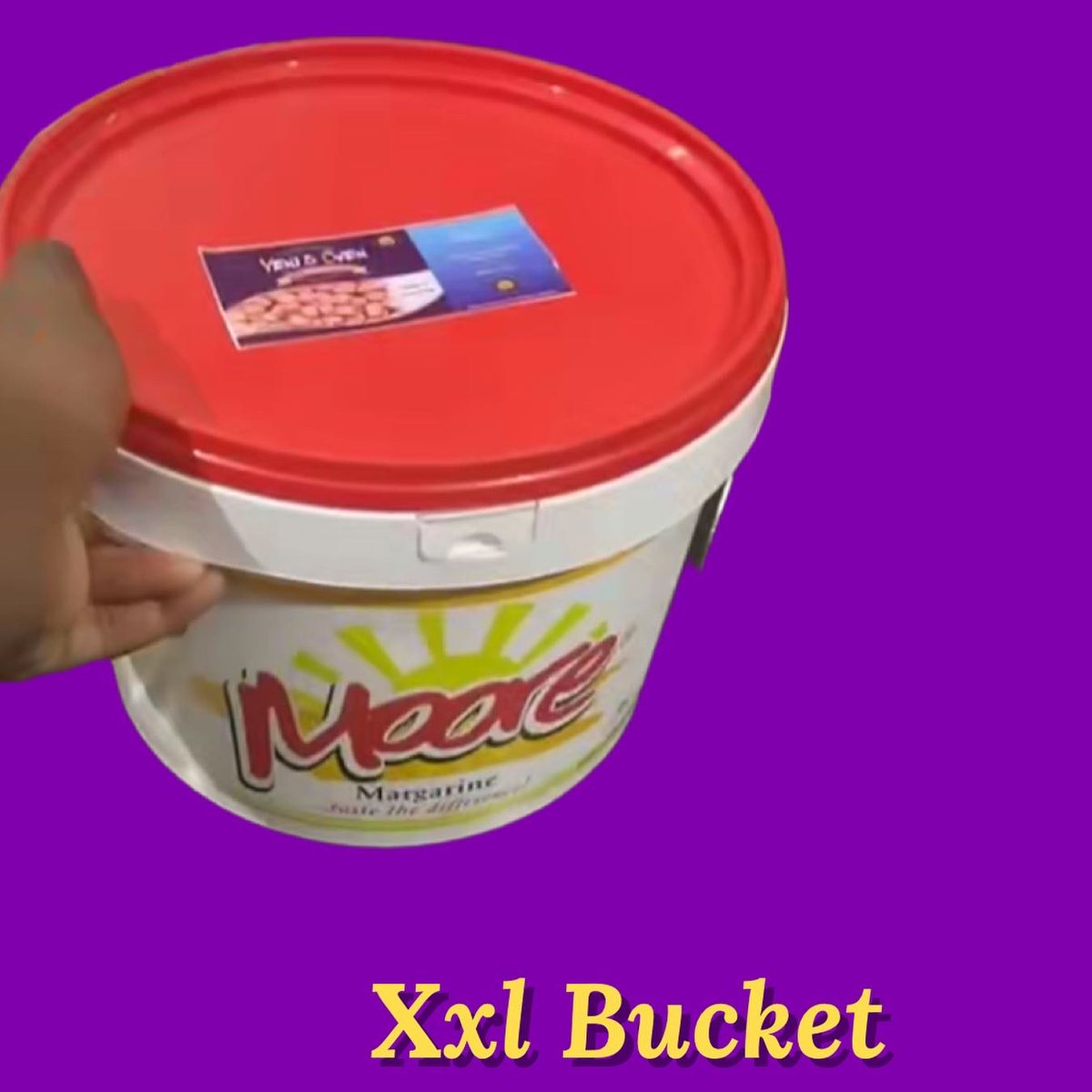 yenis_oven's tweet photo. *GOOD DAY🔔😊🔔 

YENI’S OVEN IS HERE AGAIN WITH DIFFERENT BUCKET SIZES OF CHICHIN FOR THIS FESTIVE PERIOD. TO THOSE INTERESTED PLEASE PLACE YOUR ORDER NOW!! 
Have a lovely day💜💜. https://t.co/g6z2t4zXmU