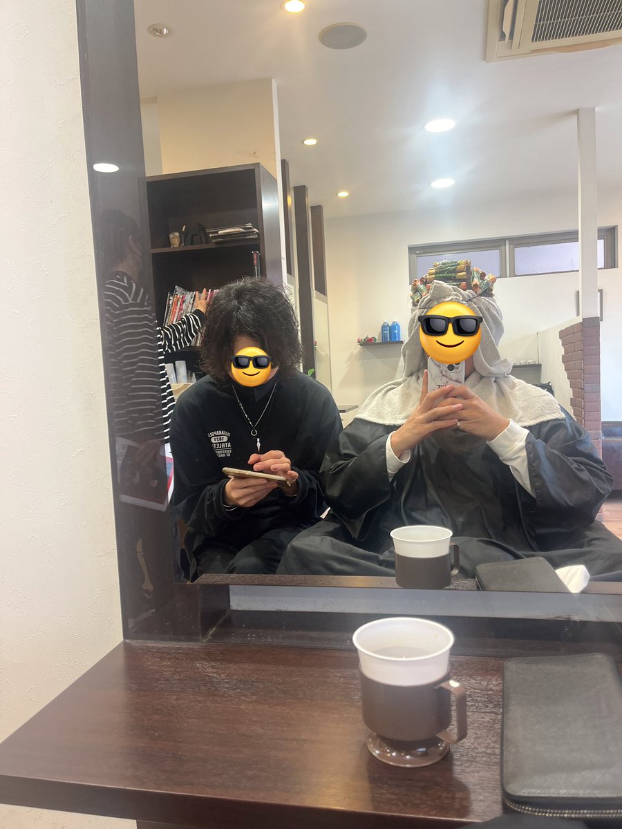 naotopubg_918's tweet photo. 副隊長のトシさん毎回お世話になります。
彼の顔は綾野剛を想像してください。
昔から基本は短髪だけど伸ばして2年ぶりにパーマしてもらいやした🙏
巻き始めてから
「まだ少し短かったかも…」
はやめてください🙃
流石カリスマ美容師🥱
#MaximusLocus https://t.co/dTPiHSpRA9