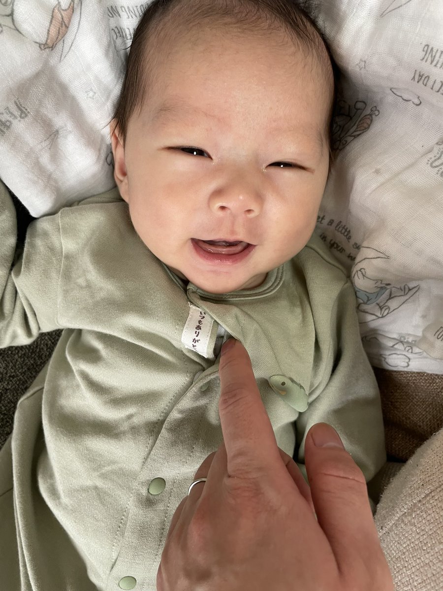 Inakazu0205's tweet photo. このロンパースかわいすぎるな https://t.co/Zr2xkG6tn6