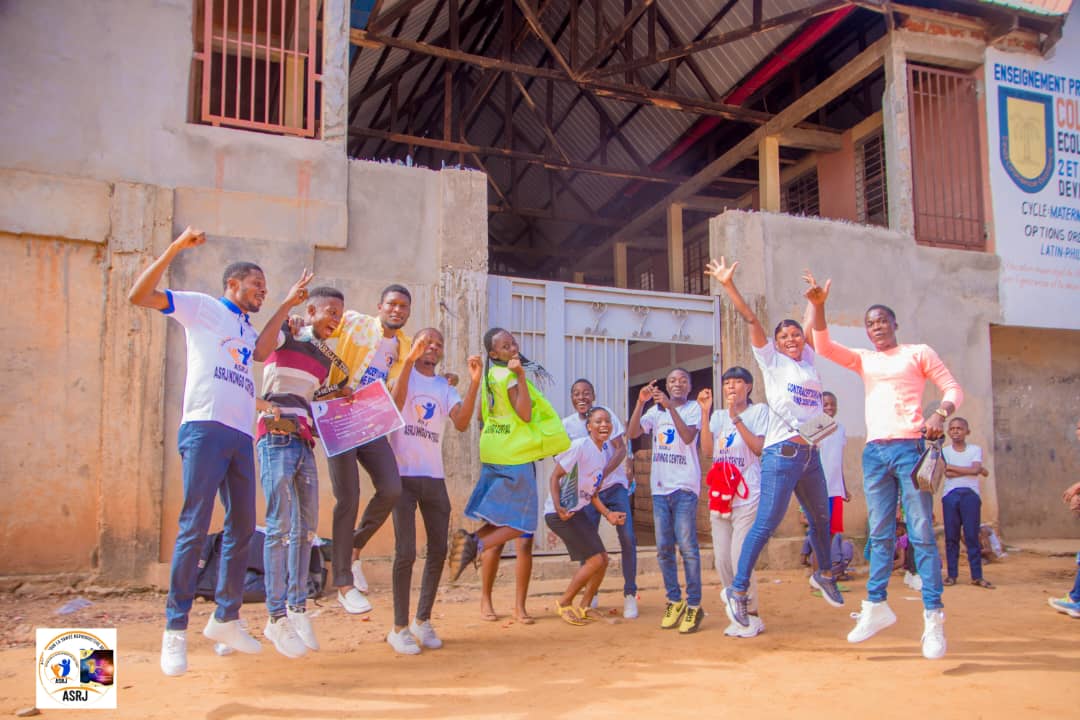 jessie_mataya's tweet photo. #Rétro26: Au #Kongo_central, une conférence a été animée sur les conséquences d'une sexualité précoce dans les milieux des jeunes.Après la conférence d'échanges, une élection d'un point Focal ds cette école a été effectué pour faciliter l'accès aux infos fiables SSR.@Asrjrdcongo https://t.co/LZKdEHOe20
