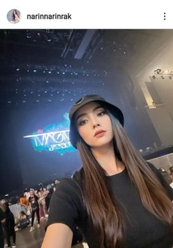 xingf00724921's tweet photo. เจี๊ยบ มุกดา ก็ต้องรู้จักทีมงานป่ะ แต่ไม่เคยมีภาพเจี๊ยบหรือคนอื่นบุกหลังเวทีเสนอตัวเป็นแฟนคลับเลย ทำไมพวกเค้าถึงทำตัวเป็นแฟนคลับแบบปกติได้อ่ะ อย่างมุกดาทั้งที่เป็นนางเอกแถวหน้าของช่อง แต่ไม่เรียกร้องอะไรเลย แต่ตัวประกอบบางคนกับอยากมีซีน #JacksonwangWorldTourinBKK #ล็อคกี้แฟน https://t.co/XGHk1PWyl5