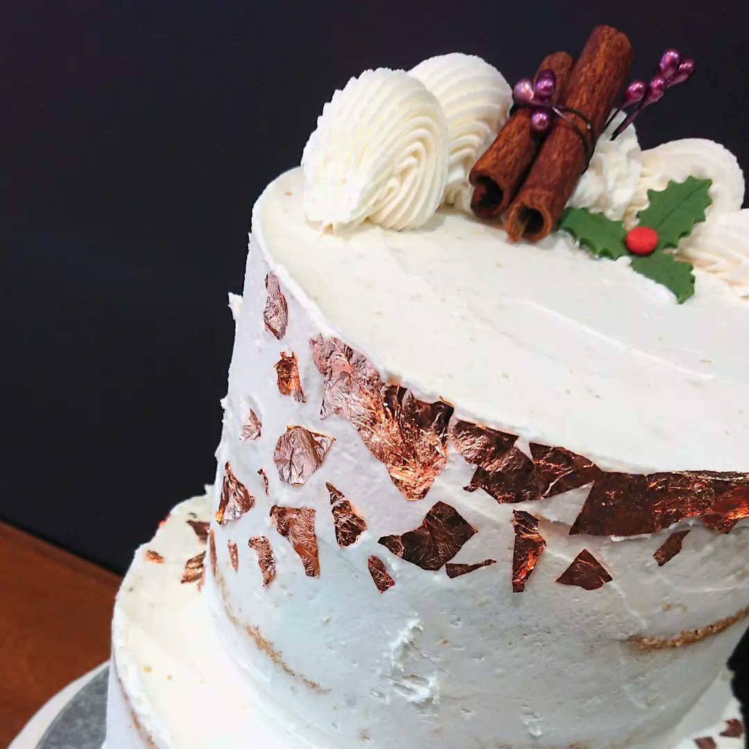 😍 Another stunning seasonal cakes you can order for the festive period.
Isn't this big 2 tier just gorgeous?!

👀 You can get a closeup in our shop in Hanover St!

🤤 And if you'd like to order it, hurry as our slots available before #christmas are filling up fast!
#Edinburgh