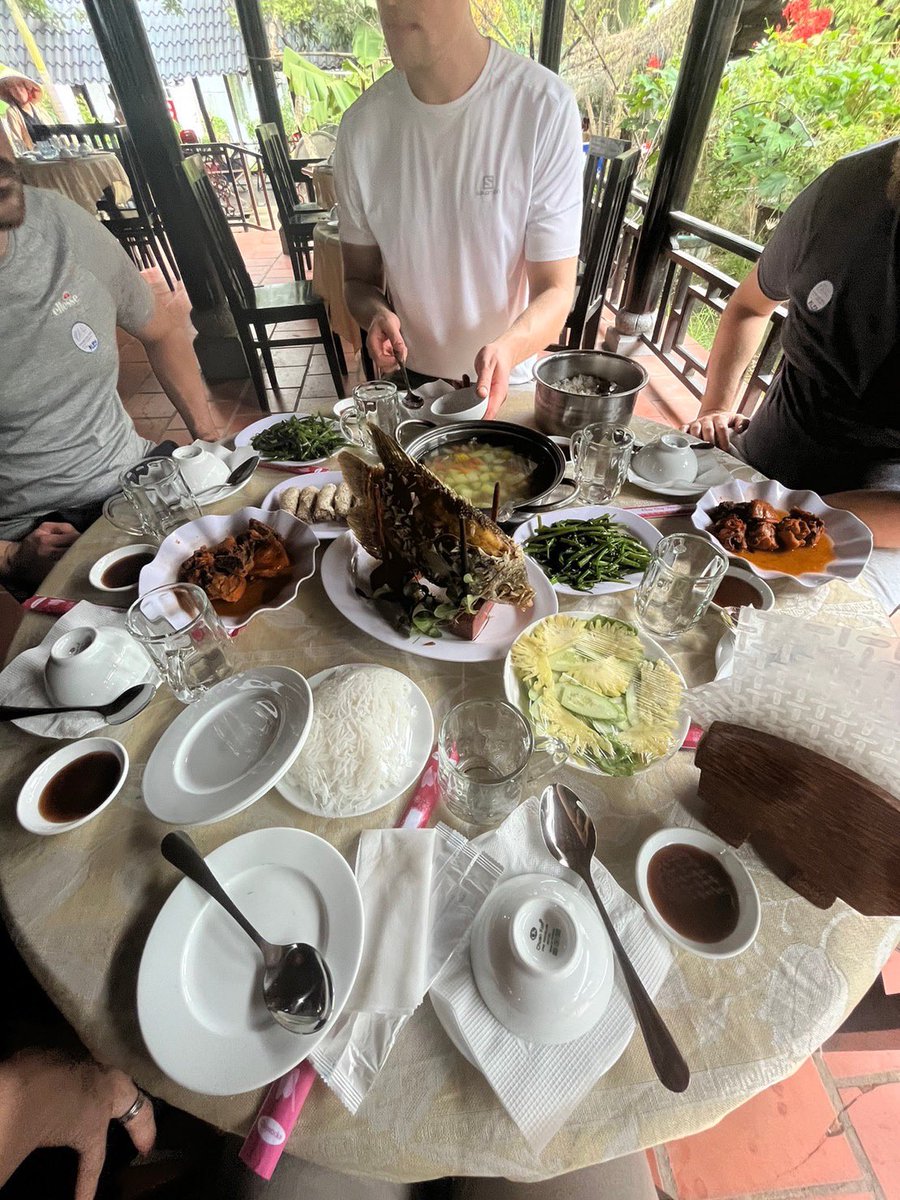 emc_global_zemi's tweet photo. 〜メンバーアクティビティ〜
Sayaka went to Vietnam.
I was able to spend a very productive time!
Chúng ta hãy gặp lại sau!
#ベトナム #大学生 #旅 #挑戦 #Vietnam #entrepreneur #旅行 #国外 #asia #japanese #japan #遺跡 #cloudfounding #traveling #student #クラウドファンニング https://t.co/V9EmO02OJH