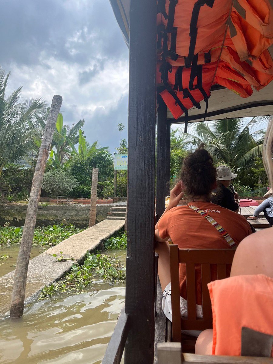 emc_global_zemi's tweet photo. 〜メンバーアクティビティ〜
Sayaka went to Vietnam.
I was able to spend a very productive time!
Chúng ta hãy gặp lại sau!
#ベトナム #大学生 #旅 #挑戦 #Vietnam #entrepreneur #旅行 #国外 #asia #japanese #japan #遺跡 #cloudfounding #traveling #student #クラウドファンニング https://t.co/V9EmO02OJH