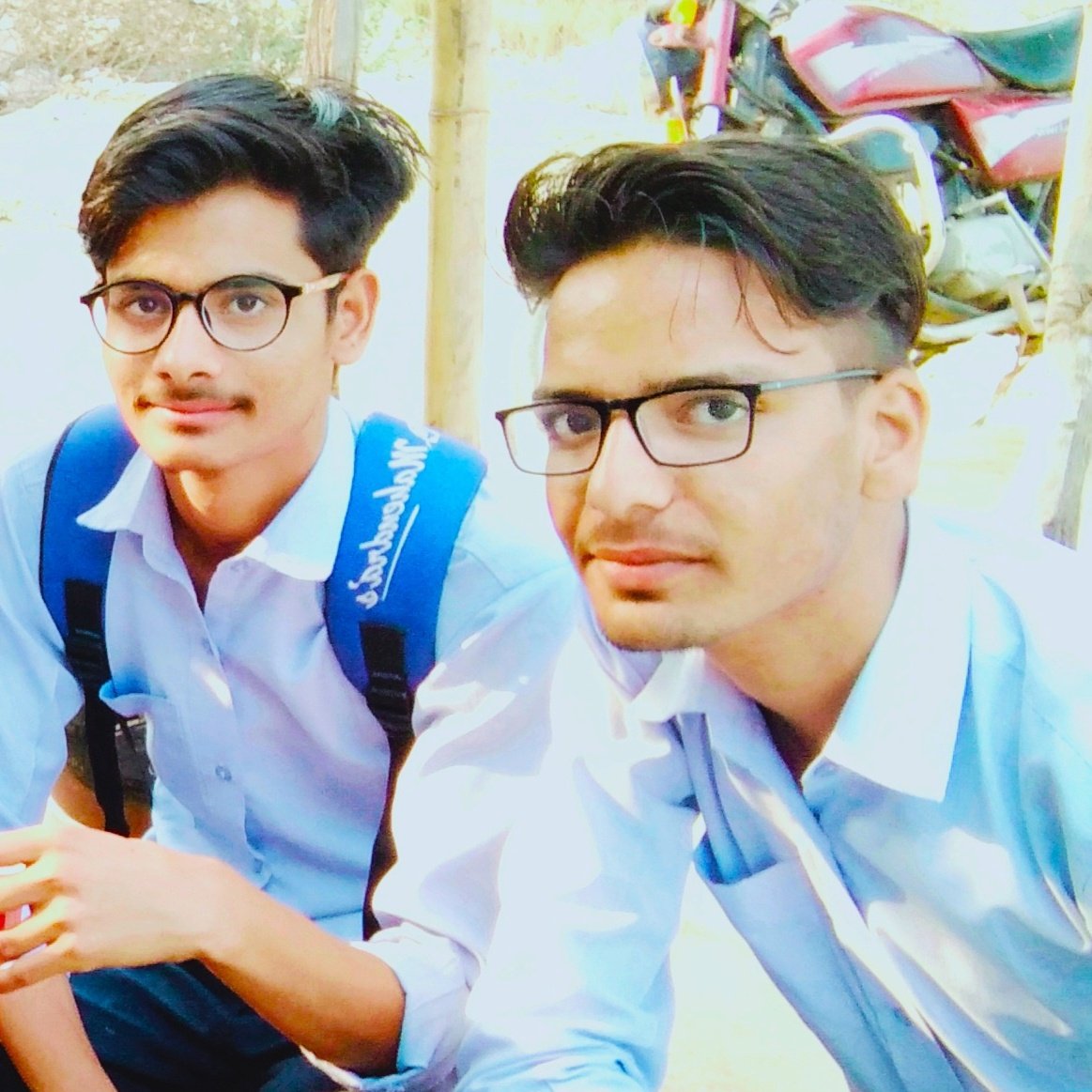 ManojVerma1_'s tweet image. इस भागते हुए वक़्त पर कैसे लगाम लगाई जाएँ,
ऐ वक़्त आ बैठ तुझे एक कप चाय पिलाई जाएँ...!! #पुरानी_यादें #2k19
#NewProfilePic #College_Time