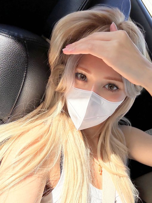 JEON SOMI (전소미)’s pics and videos