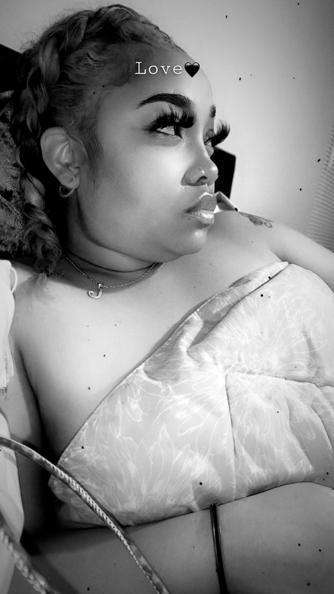 HoneyThatsCree's tweet photo. Life is better in black and white ♠️♟️ #SideViews 🖤 https://t.co/COUPQasBzz