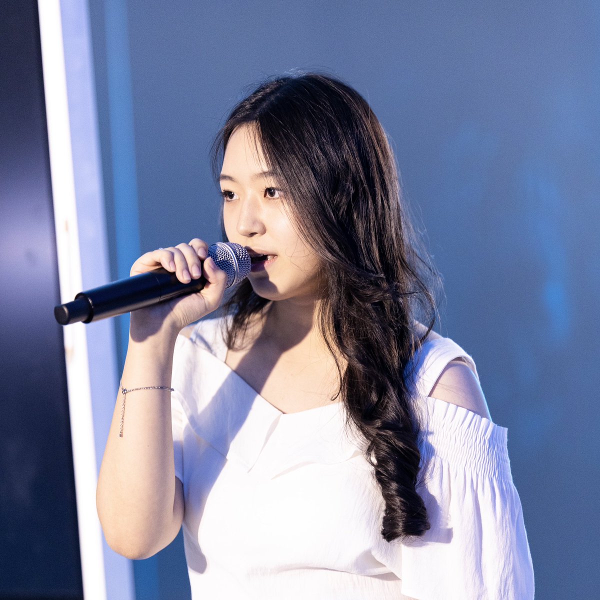 SMUniverse_kor's tweet photo. Pre-SMU 보컬 전공 학생들의 아름다운 하모니👩‍👩‍👧‍👧🎶 
눈물없이 볼 수 없는 감동의 수료식 현장 ! 💧💧

-
Beautiful harmony of Pre-SMU vocal students 👩‍👩‍👧‍👧🎶

김가은 #김민서 #박세연 #배민아 #신지윤 #우지윤 #이은지 #임지우 #SMUNIVERSE #PRESMU #PRESMUVOCAL https://t.co/VqeW2SrUUn