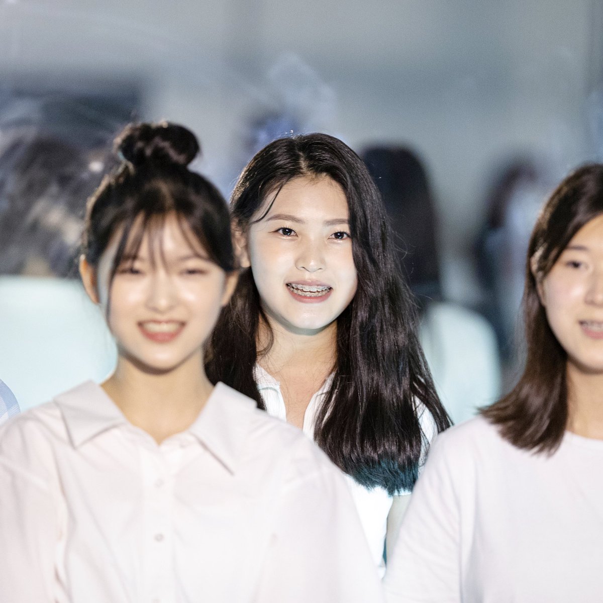 SMUniverse_kor's tweet photo. Pre-SMU 보컬 전공 학생들의 아름다운 하모니👩‍👩‍👧‍👧🎶 
눈물없이 볼 수 없는 감동의 수료식 현장 ! 💧💧

-
Beautiful harmony of Pre-SMU vocal students 👩‍👩‍👧‍👧🎶

#김가은 #김민서 #박세연 #배민아 #신지윤 #우지윤 #이은지 #임지우 #SMUNIVERSE #PRESMU #PRESMUVOCAL https://t.co/76qvZP3394