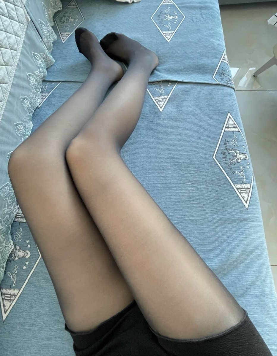 yimo22290410's tweet photo. #黑丝 在家继续摆烂，我到要看看这个疫情什么时候才能结束😱😱😱 https://t.co/x1dRSVQAsp