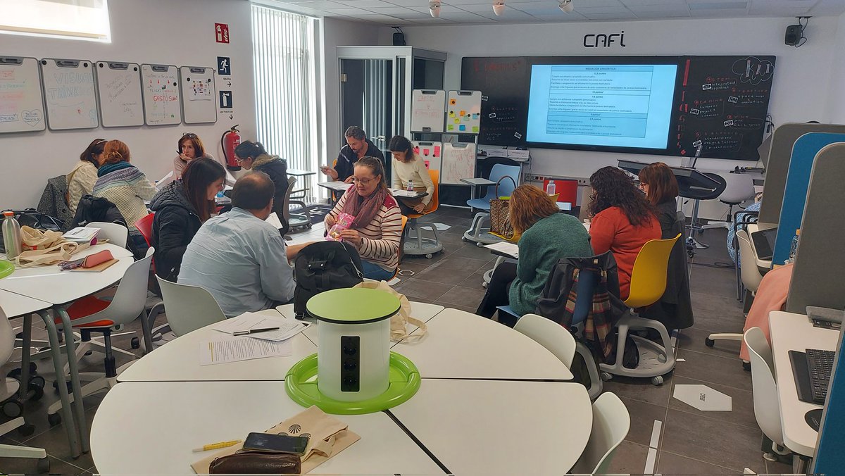 CAFIgalicia's tweet photo. O sábado, 26 de novembro tivemos a última sesión do curso G2201067  Deseño de tarefas para ensinar e avaliar a mediación lingüística. Aquí está o profesorado de EOI traballando @CAFIgalicia #linguas https://t.co/FQfGjdrZZf