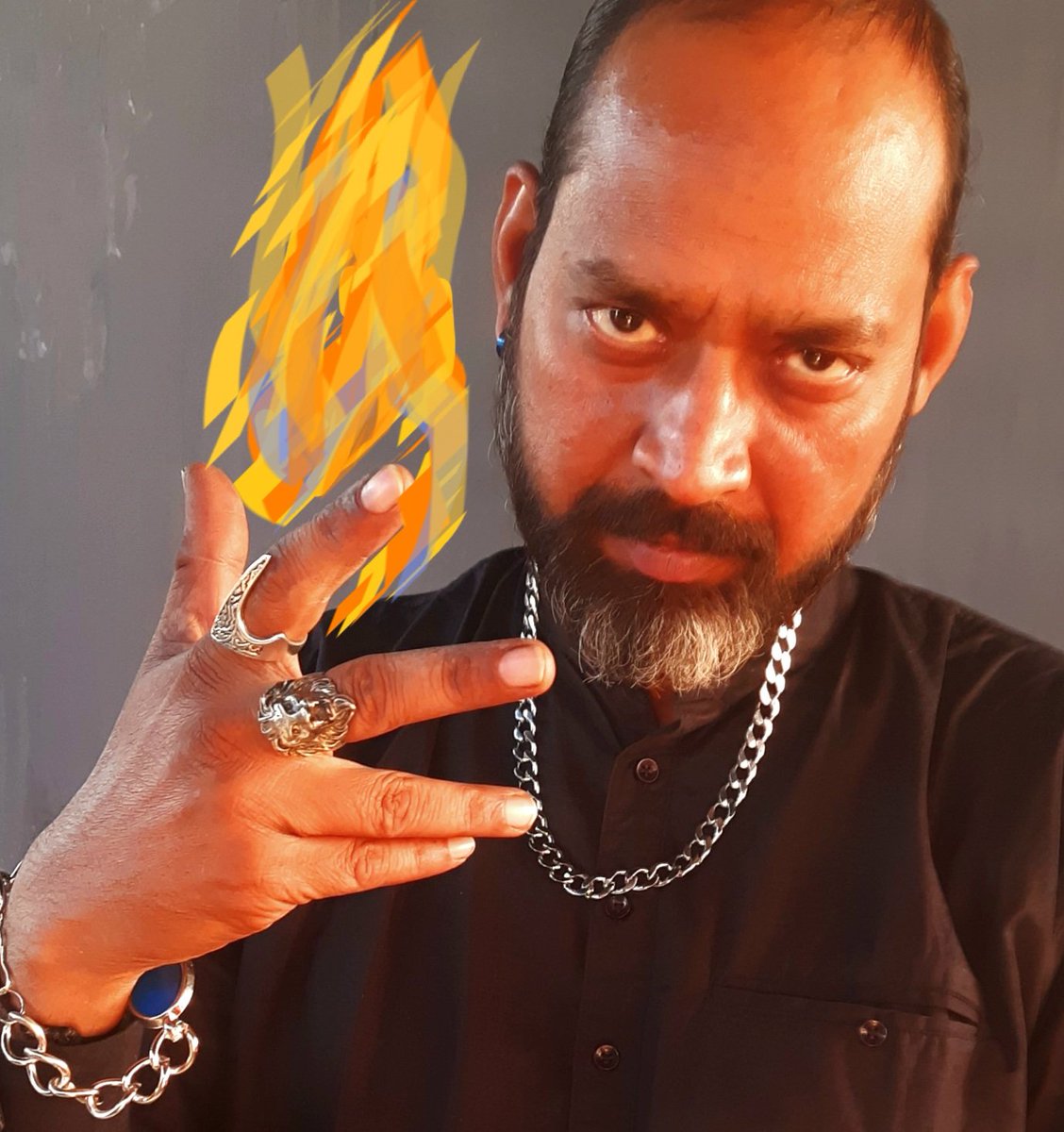 RaipuriaHemant's tweet photo. अपने भीतर की आग को,
ठंडी ना होने देना, 
चाहे कितनी भी ठंडी हो 
परिस्थितियां,
या ठंडा पड़ने लगा हो...
शरीर तुम्हारा। https://t.co/gEVnz3KowV