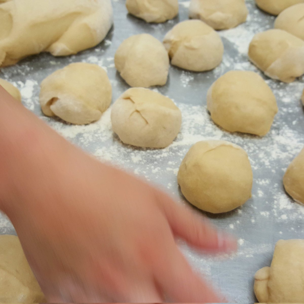 Monday Bun Day

#bread #breadbuns #breadrolls #teacakes #supportlocalbusiness #cockermouth #cumbria #lovecumbria #cockermouthtown #lovecockermouth #edgeofthelakes #bakery #bakerylife #food #lovefood