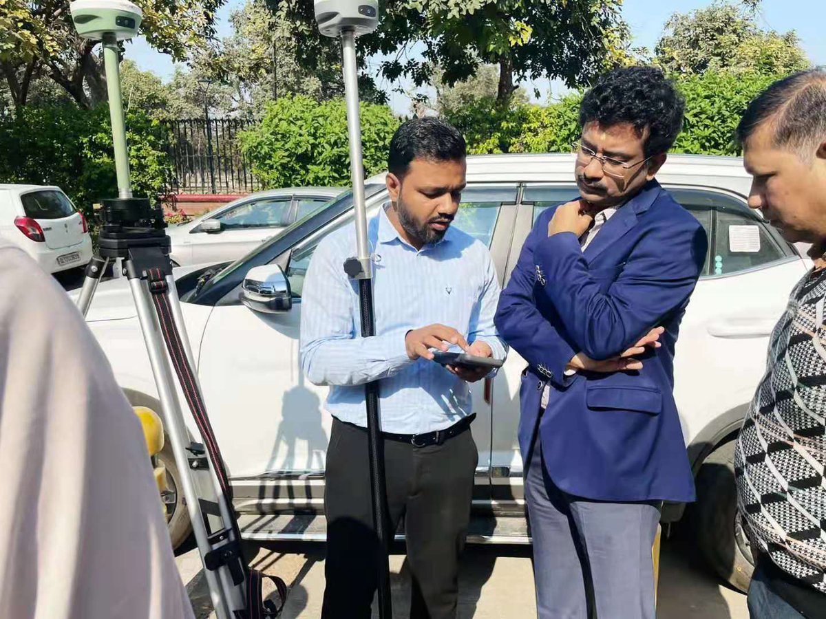 Image surveying GNSS RTK #Eyr was showing its incredible features to the Department of Land Resources of Delhi, India, and demonstrating how the technology improves stakeout efficiency.
More about #RTK: tinyurl.com/2nm6b3u3
#measuring #GNSS #positioning #receiver #DualCamera
