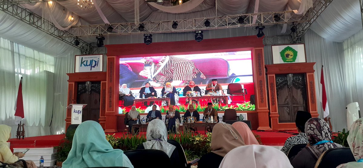 Utamiyaw's tweet photo. My whole week was full of joy, attending @indonesia_kupi where most my favorite scholars speak and spark ideas on one stage, one frame, one spirit. https://t.co/3x5E4qB71Z