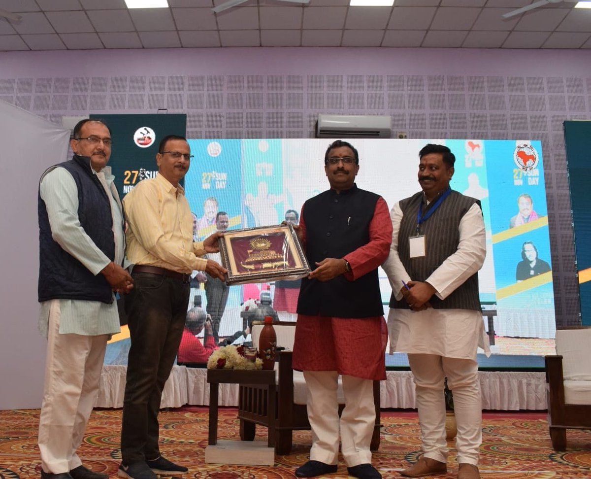 iampankaj_kumar's tweet photo. Suncity Social Media Convention Jodhpur @vskjodhpur
आत्म गौरवान्वित अनुभूति की दिशा मे लगातार तेज गति से बढ रहा है सुदृढ सुरक्षित शिक्षित सम्पन्न भारत #Jodhpur
वक्ताओं के संदेश-
इसके लिए समाज व शासन का दृष्टिकोण सकारात्मक होना आवश्यक @rammadhav_
@KapilMishra_IND
@editorvskbharat https://t.co/RZXnVunFGp