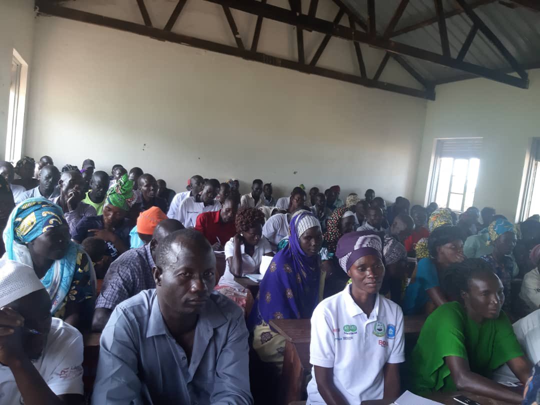 KasUganda's tweet image. A good morning from Lobule Refugee Settlement, Uganda’s smallest site for hosting refugees. We are here for an engagement with 120 Refugee Welfare Councilors (RWCs). #RWCs are elected officials who connect refugees to govt &amp;amp; other service providers.
