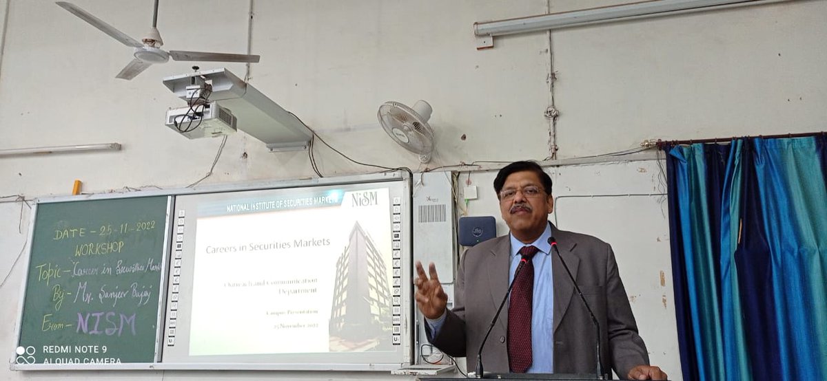 NISM_Official's tweet photo. An Interactive session was conducted for the students of 'K.R.G College, Gwalior' by Mr. Sanjeev Bajaj, GM-MCD, National Institute of Securities Markets (NISM)

#nism #securitiesmarket #capitalmarkets #career #studentinteractions #students https://t.co/uHLASXXgpZ
