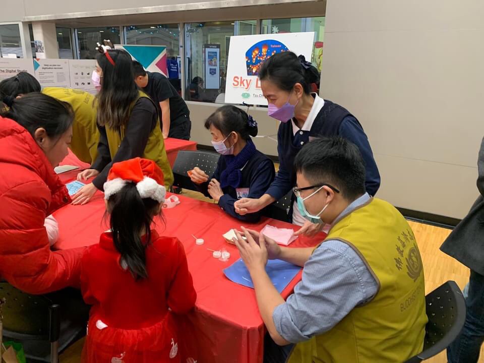 jameswangbcndp's tweet photo. Excited to join the event of Edmonds Festival of Lights @ Edmonds Community Centre and very proud to be a part of the organizing committee. https://t.co/3r47ylRjMb