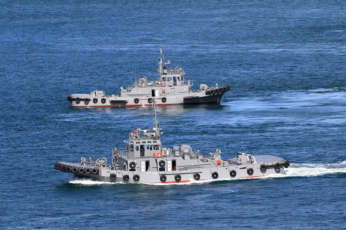 kiha5865285865's tweet photo. 去る10/29 高松で体験航海を実施する護衛艦「とね」の出入港を支援した海上自衛隊所属の曳船　その2　#護衛艦とね　#護衛艦　#とね　#DE 　#DE234　 #曳船　 #タグボート　#海上自衛隊　#サンポート高松 https://t.co/A83qtKzob6