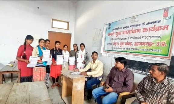 mybharat_azm's tweet photo. Glimpses of the intensive volunteer enrollment program organized by the volunteers of @NykAzamgarh
@Nyksindia  @YASMinistry
@nykslucknow @Anurag_Office
@FitIndiaOff @_NSSIndia
#Volunteers #enrollmentprogram https://t.co/lqpCjfIgxD